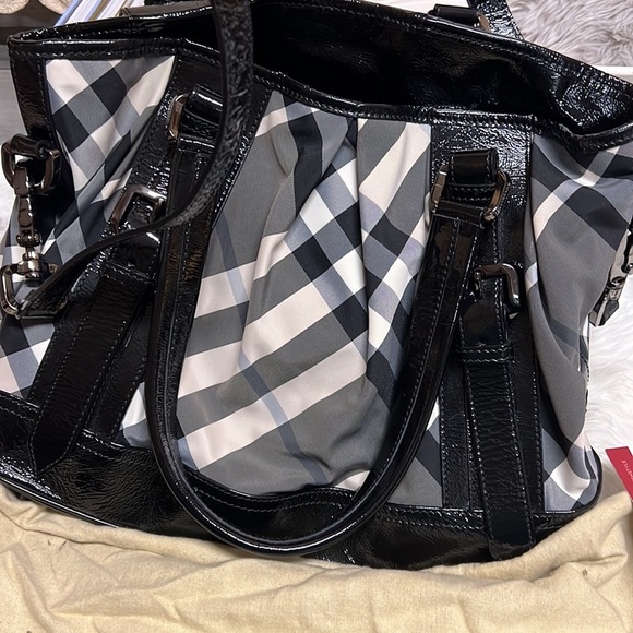 Burberry Black/Grey Nylon Check Large Tote Bag​​​ - Picture 3 of 10